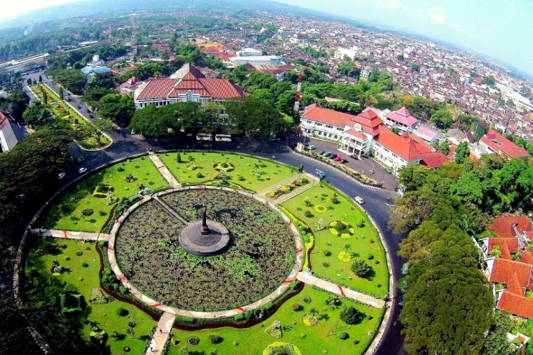 Berwisata Nikmati Gunung Hingga Pantai di Malang, Rajut Sejuta Kenangan!