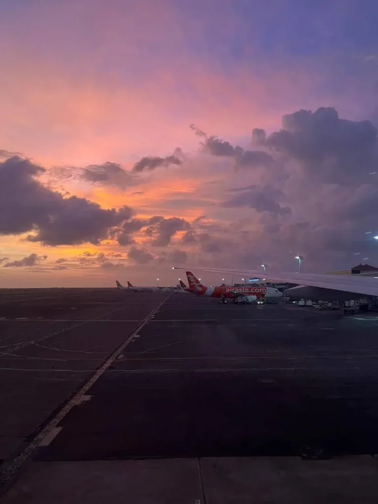 Review dan Pengalaman Terbang dengan Garuda Indonesia Boeing 777-300ER (GA-417) Rute Bali - Jakarta 2