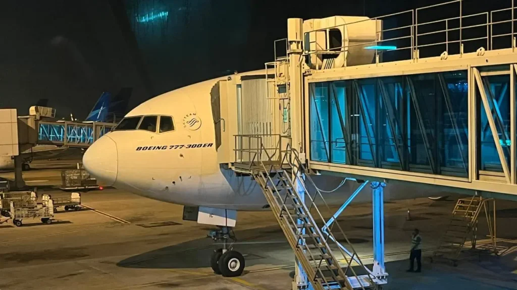 Review dan Pengalaman Terbang dengan Garuda Indonesia Boeing 777-300ER GA-417